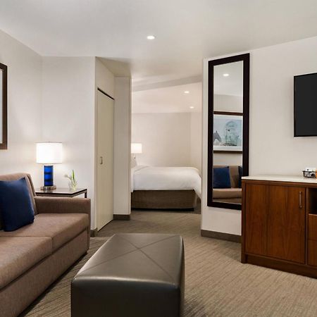 Delta Hotels By Marriott Helena Colonial Екстериор снимка