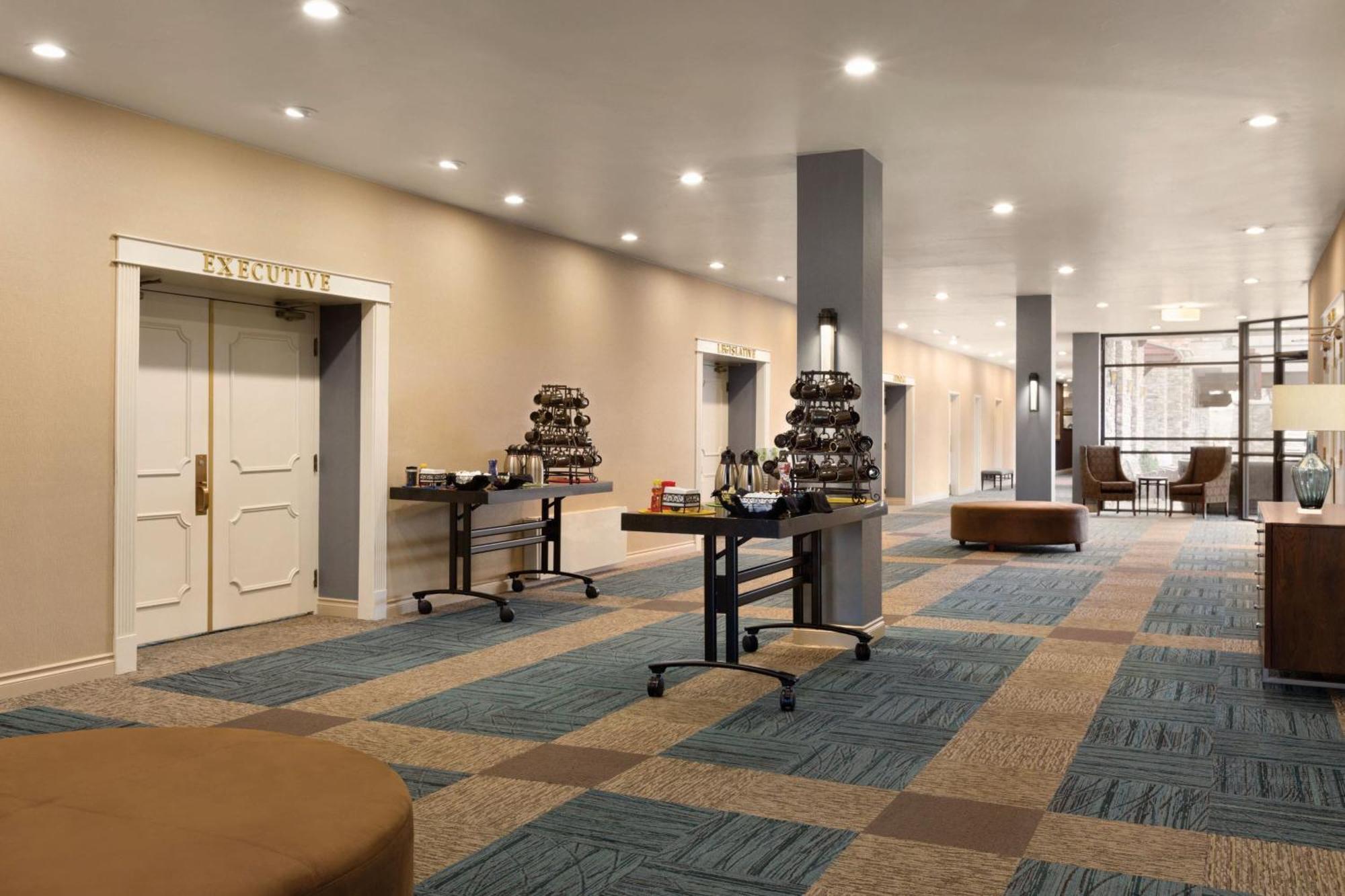 Delta Hotels By Marriott Helena Colonial Екстериор снимка