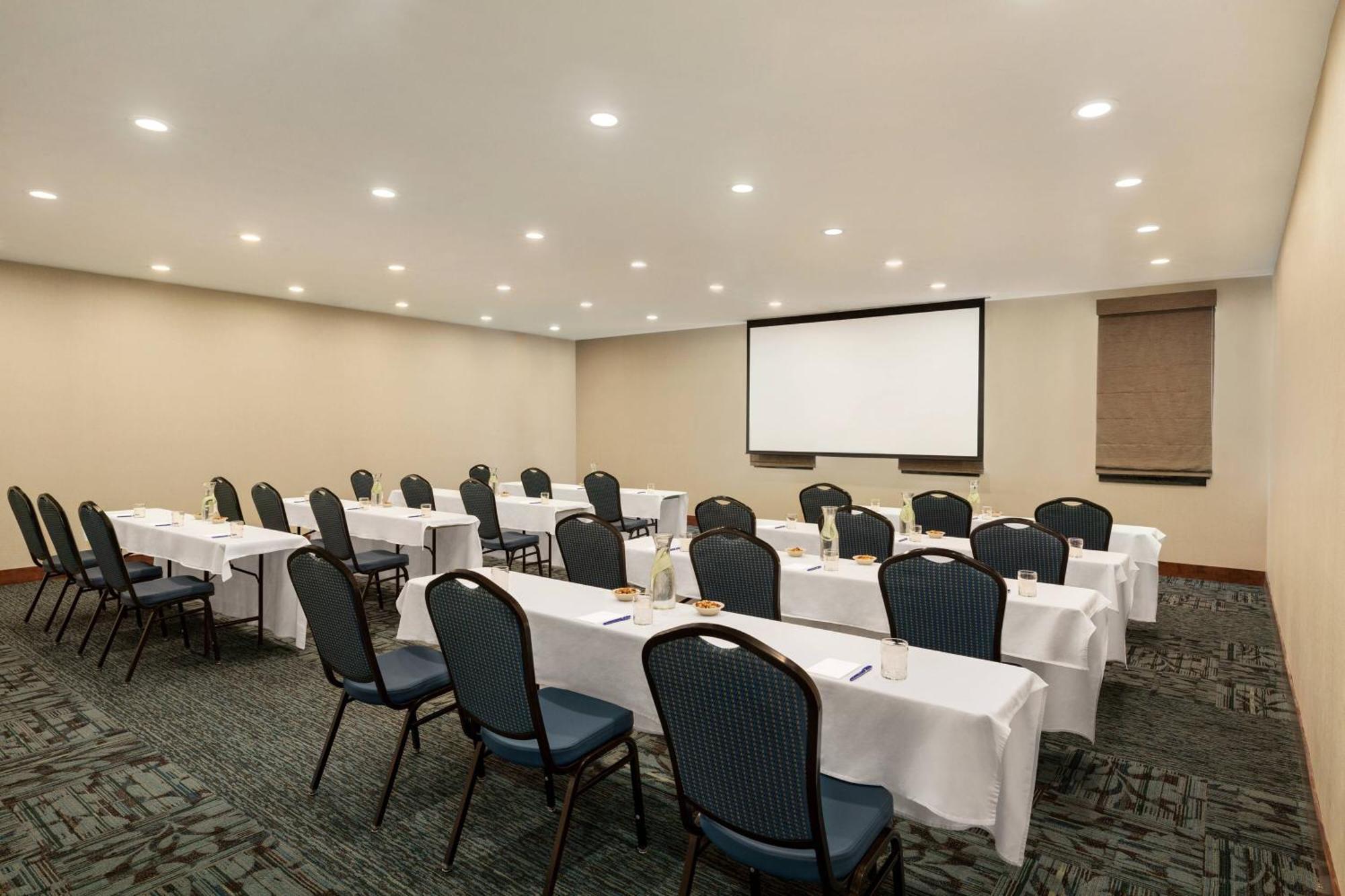 Delta Hotels By Marriott Helena Colonial Екстериор снимка