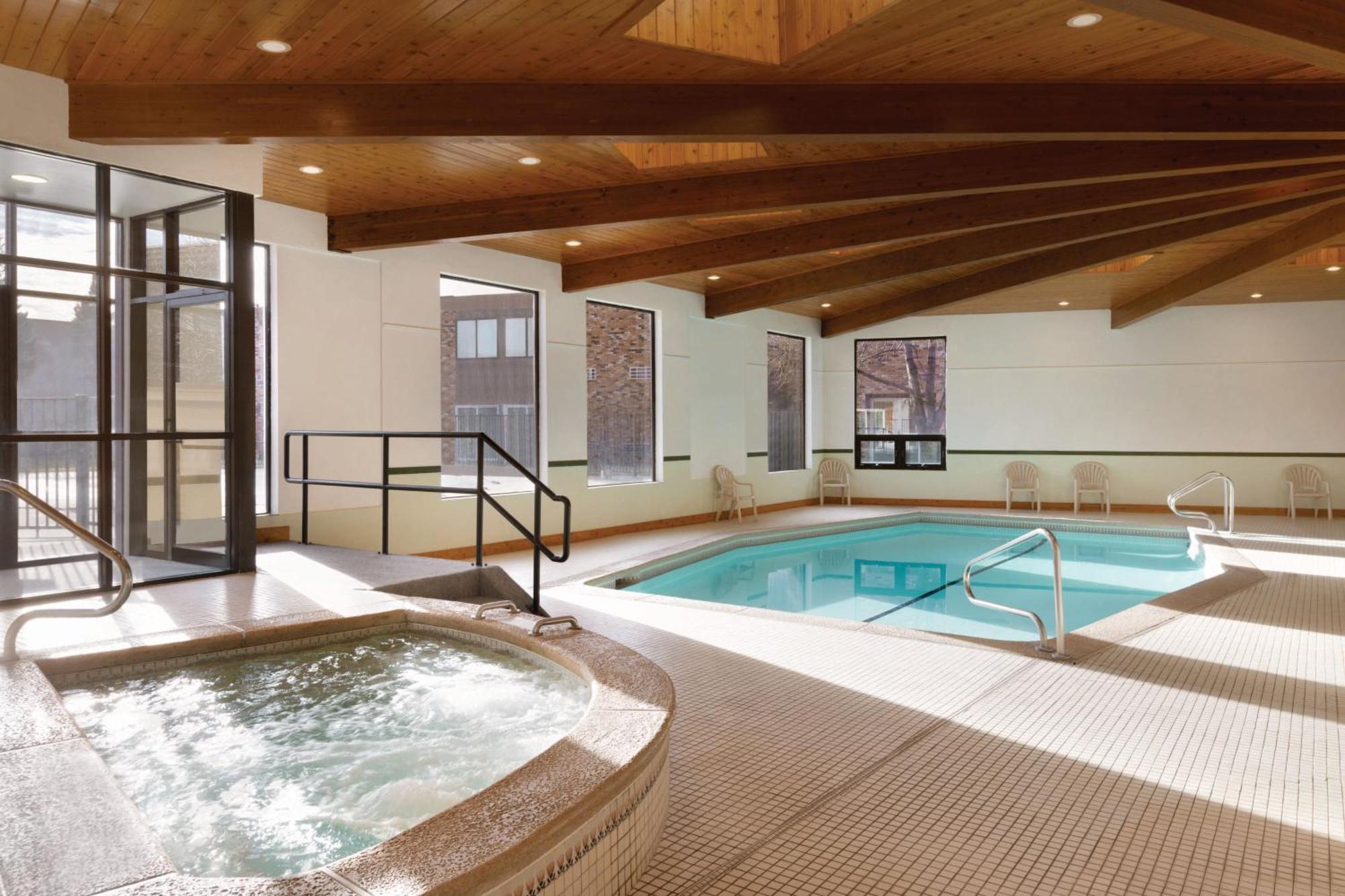Delta Hotels By Marriott Helena Colonial Екстериор снимка