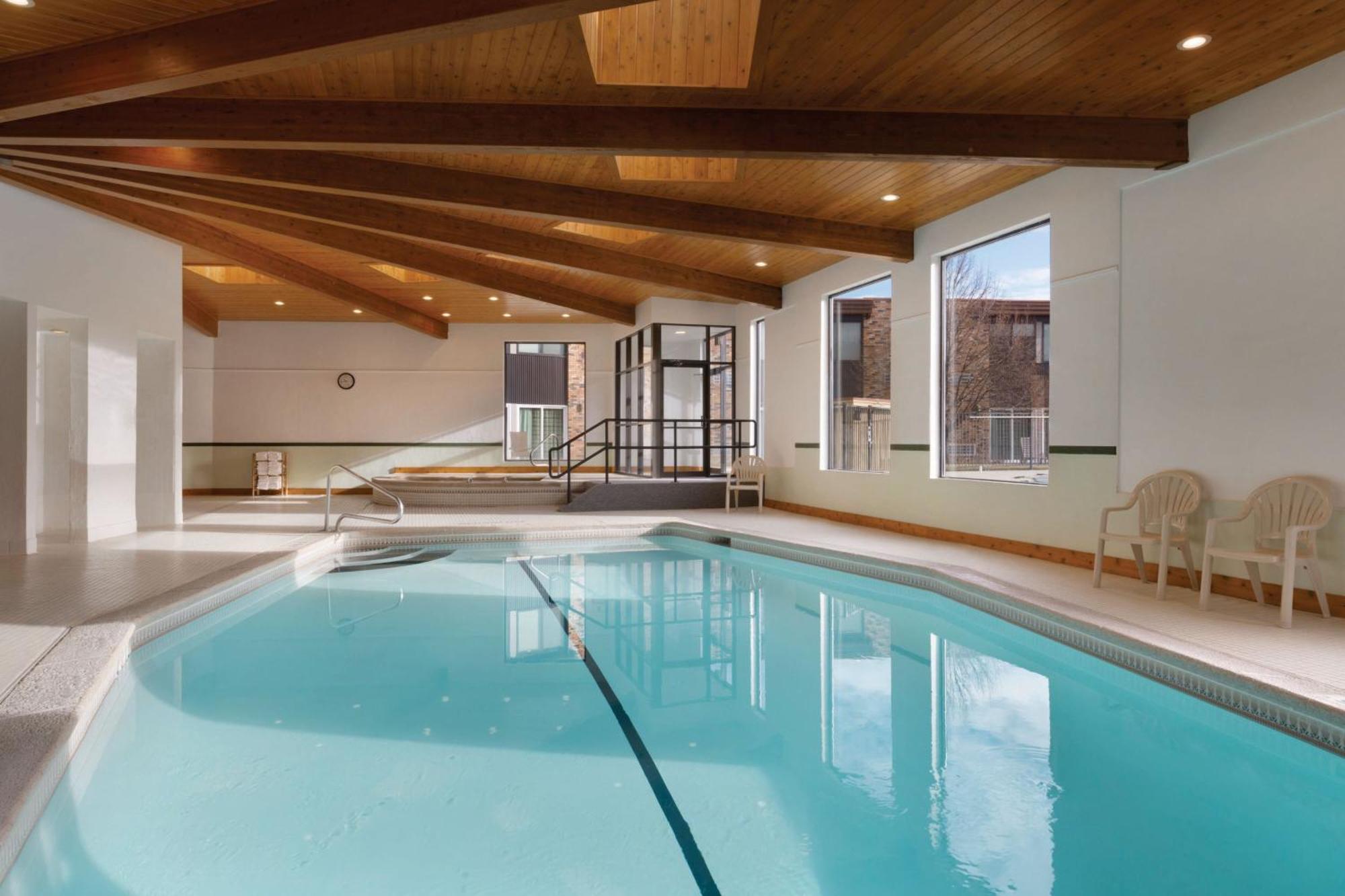 Delta Hotels By Marriott Helena Colonial Екстериор снимка