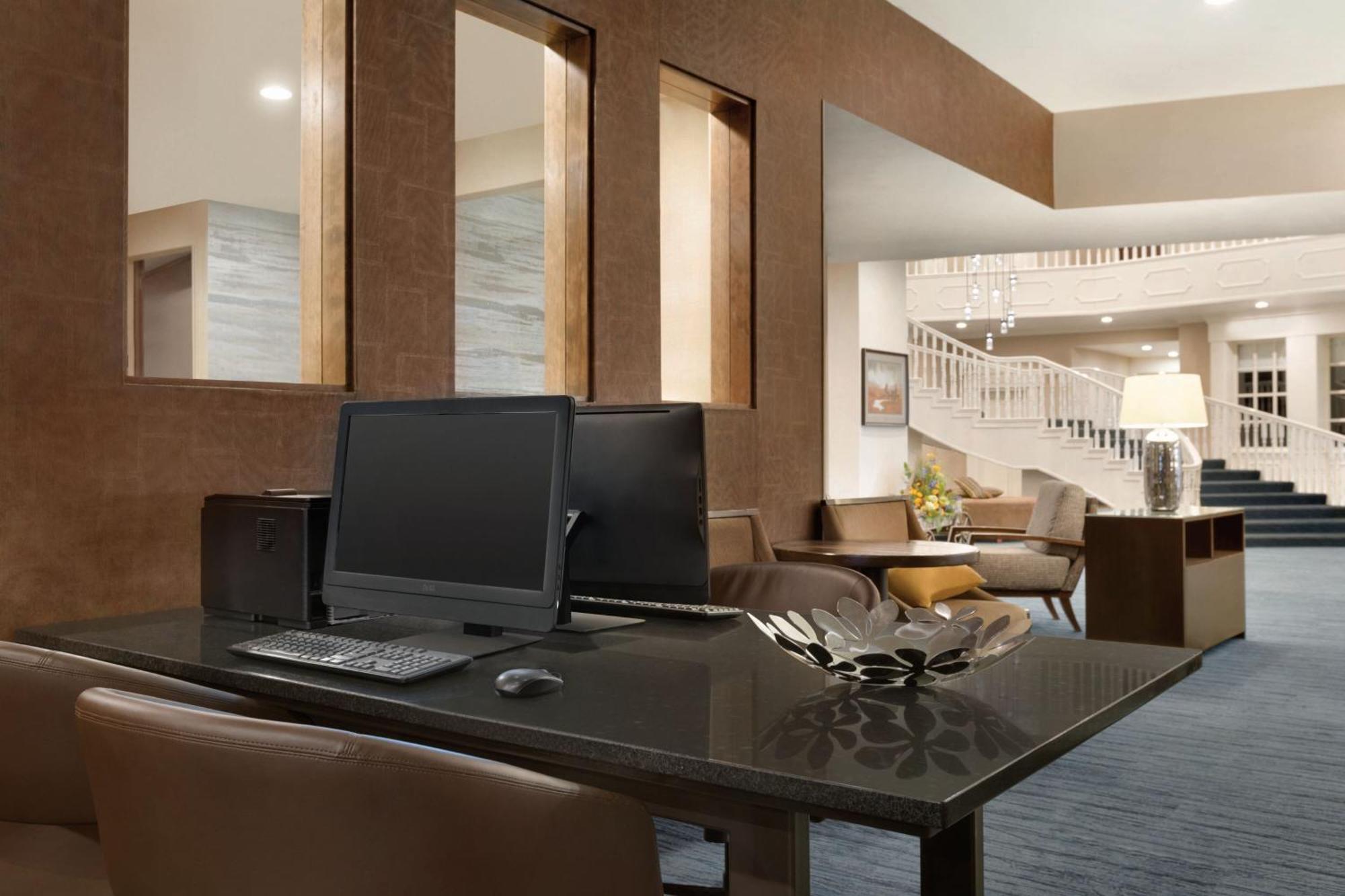 Delta Hotels By Marriott Helena Colonial Екстериор снимка