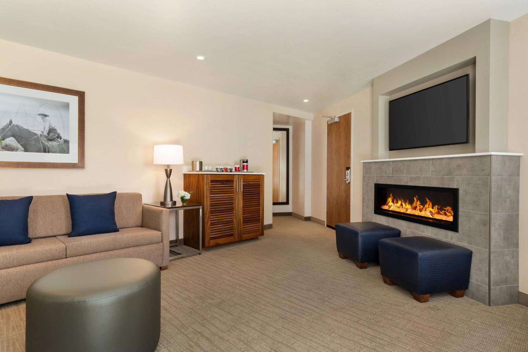 Delta Hotels By Marriott Helena Colonial Екстериор снимка