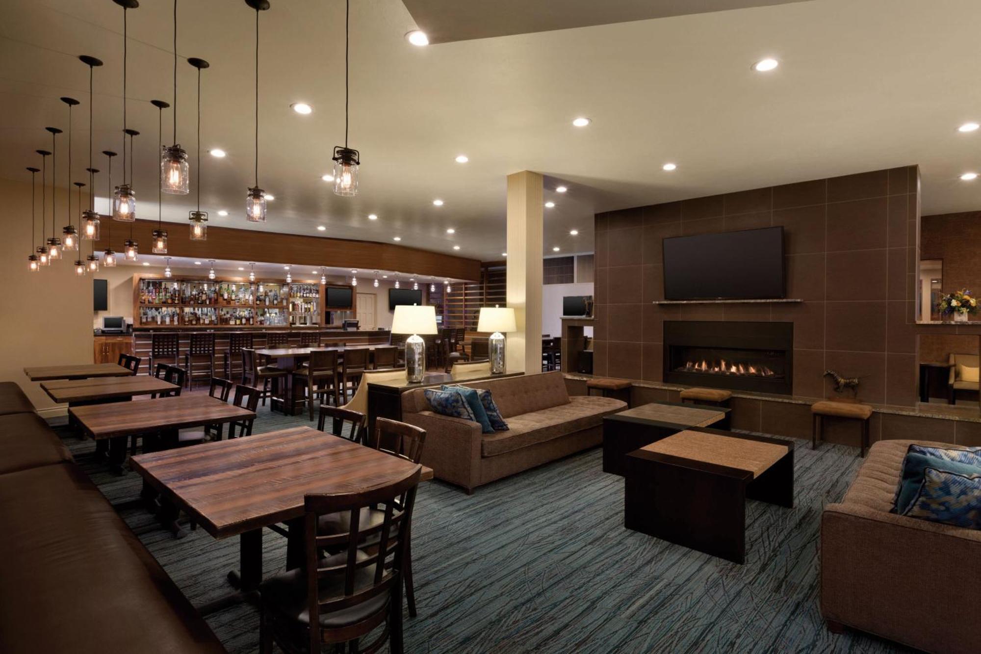 Delta Hotels By Marriott Helena Colonial Екстериор снимка