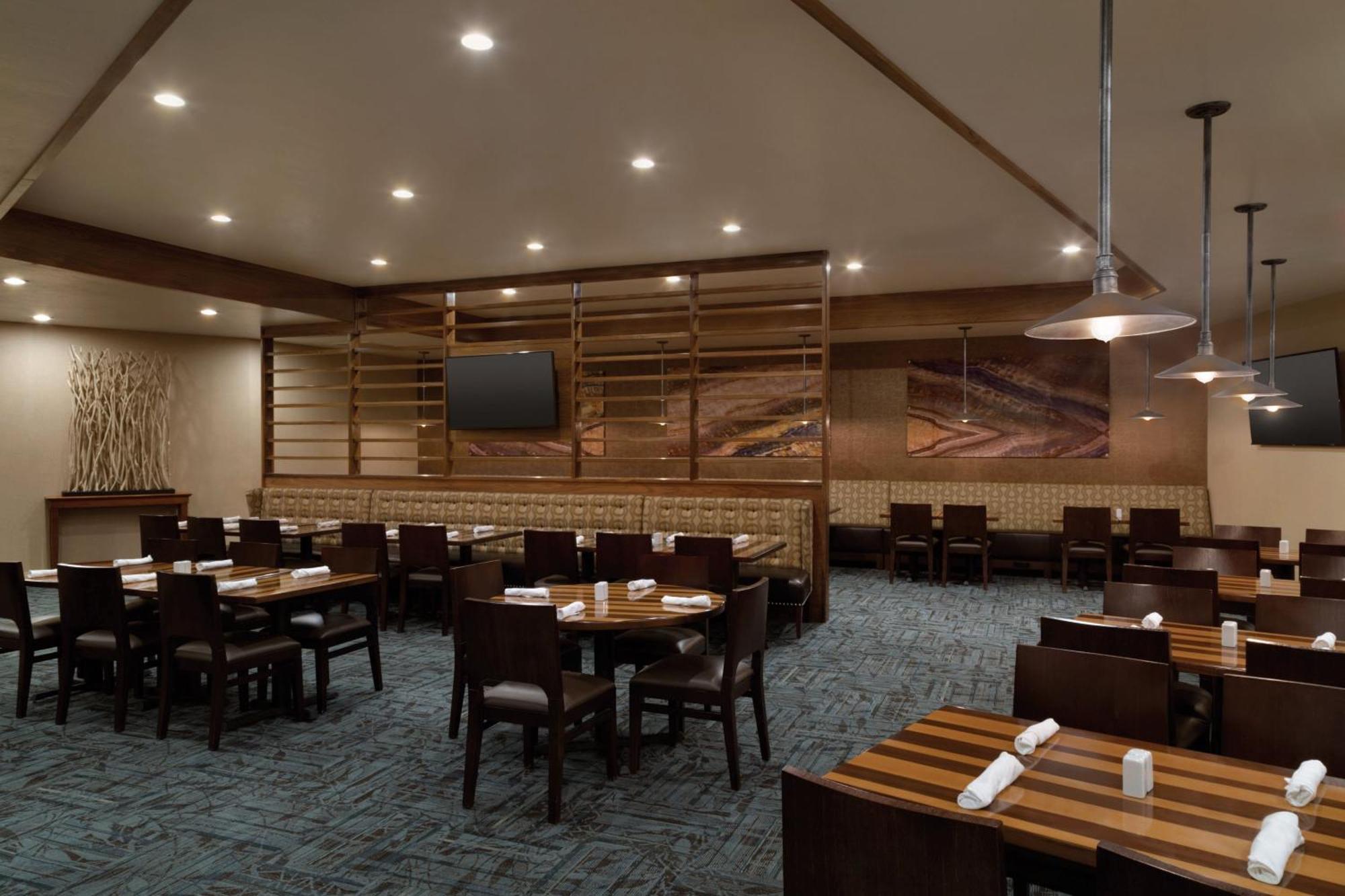 Delta Hotels By Marriott Helena Colonial Екстериор снимка