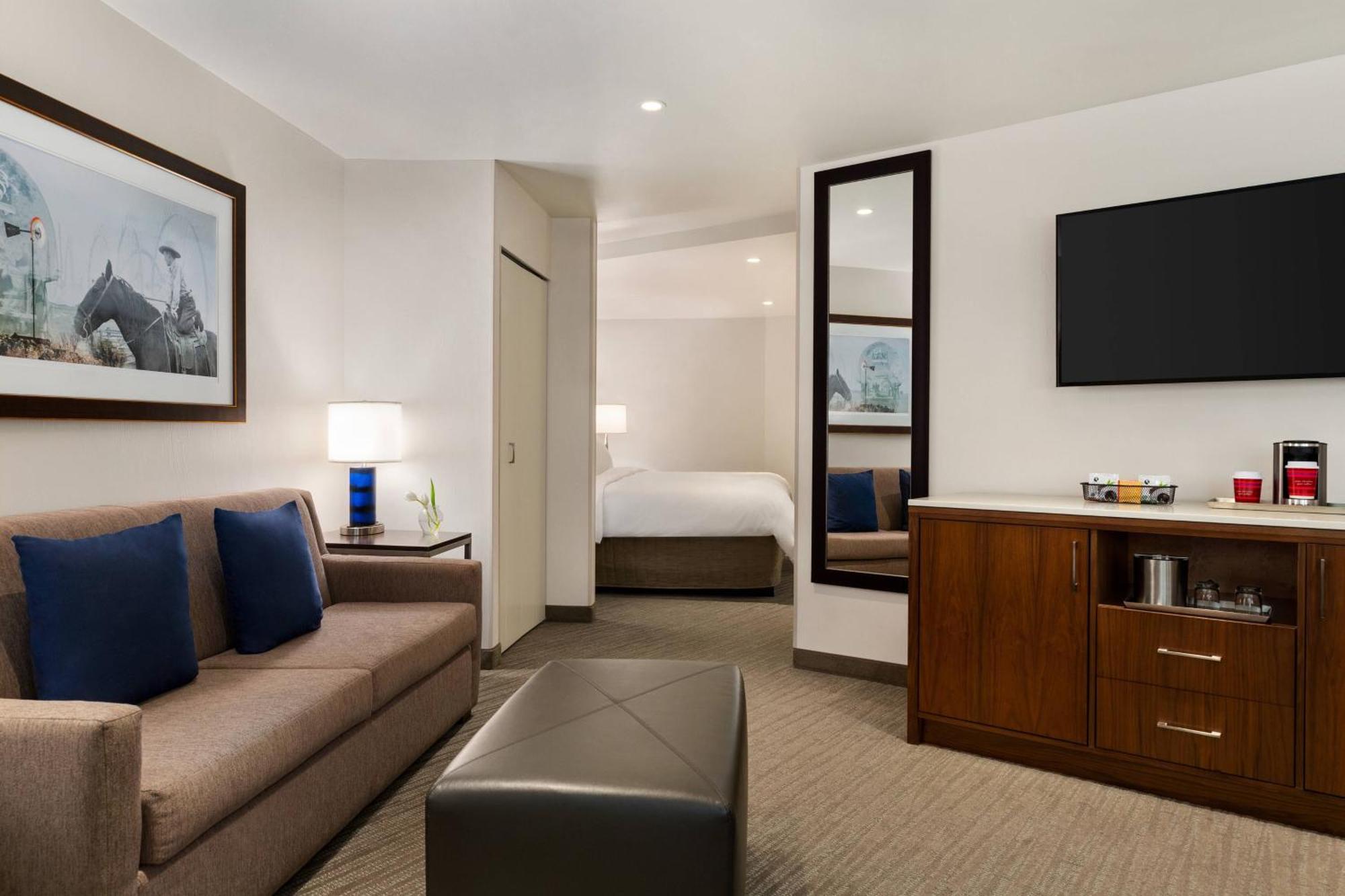 Delta Hotels By Marriott Helena Colonial Екстериор снимка
