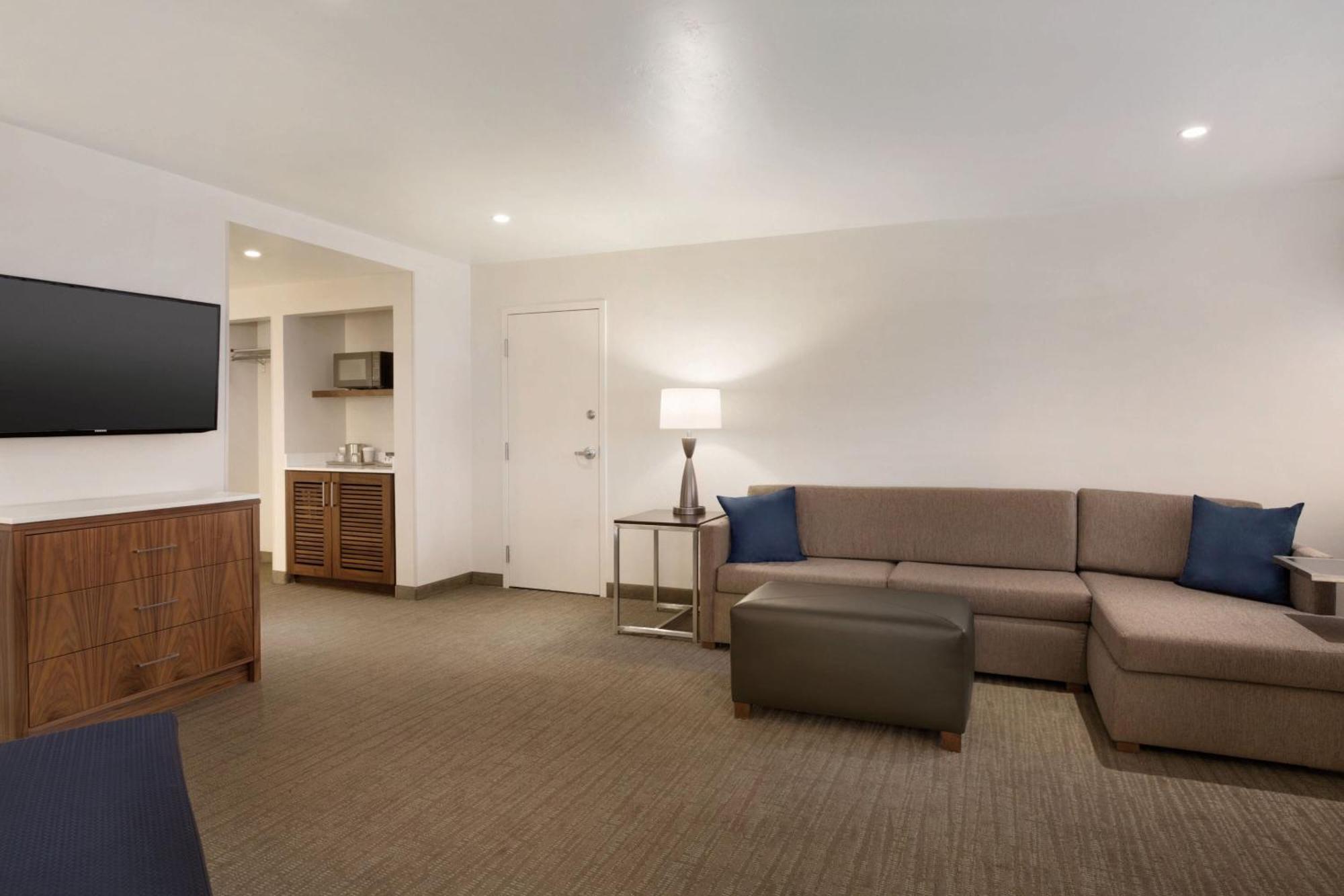 Delta Hotels By Marriott Helena Colonial Екстериор снимка
